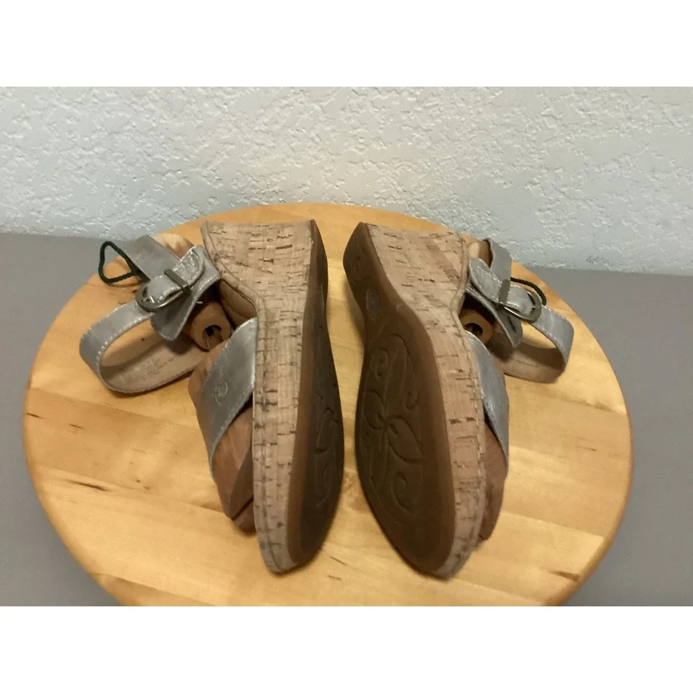 Born Wedge Sandals Womens 9 Silver Metallic Leather Cork Platform F46330